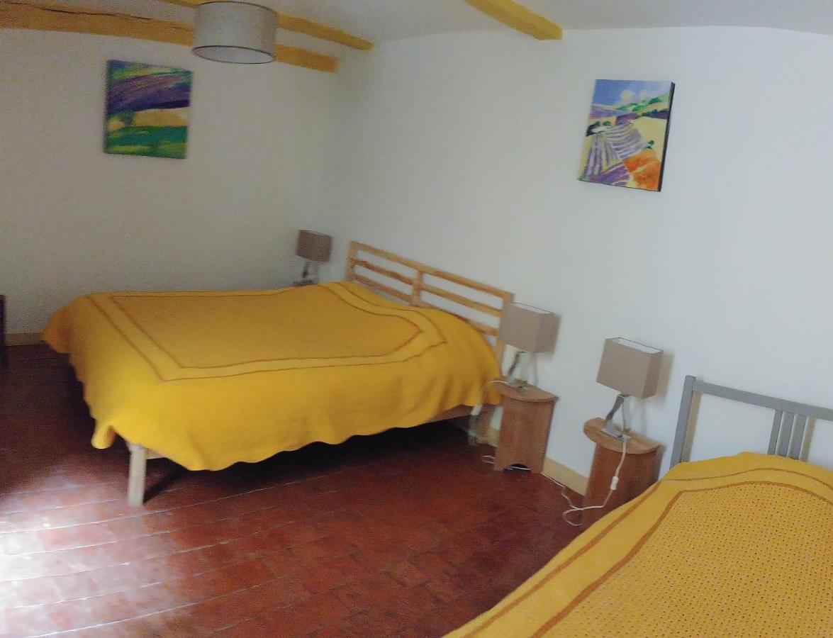 Gite Pilpoil Sault-de-Vaucluse Room photo